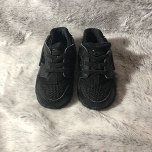 Baby black huarache sneakers size 5C